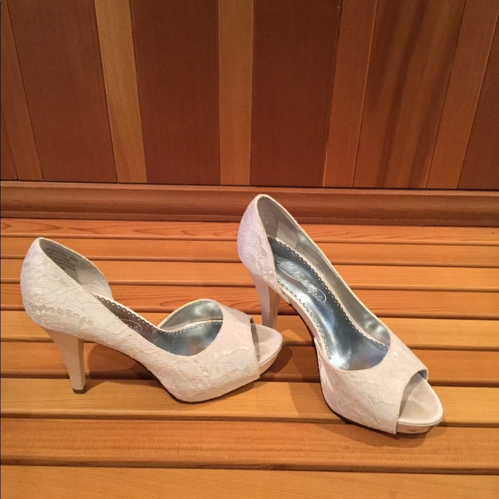 Michaelangelo Leighton White Lace Wedding Pumps